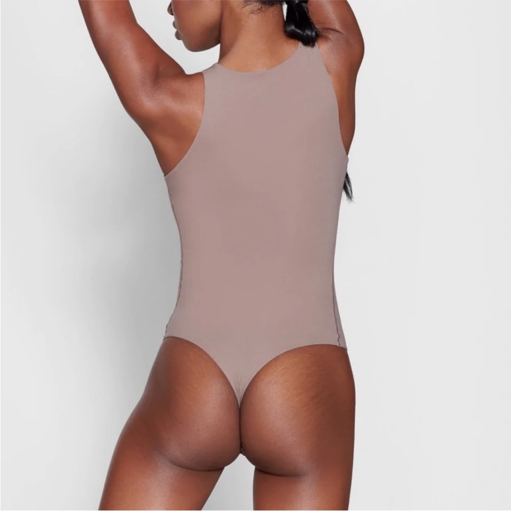 NWT SKIMS fits everybody high neck bodysuit in umber - Picture 3 of 5